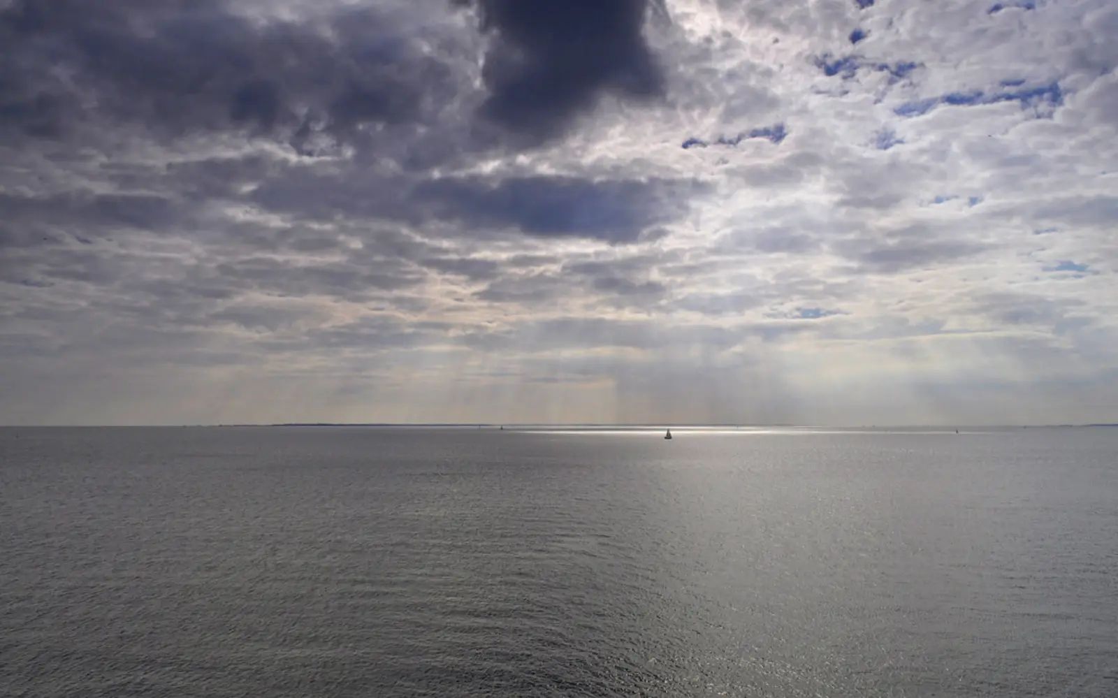 Littoral du Morbihan sous un ciel breton
